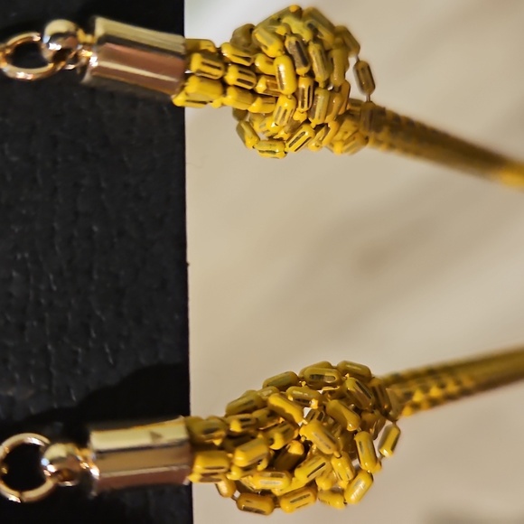 NEW! STEVE MADDEN Golden Yellow Knotted Dangle Earrings Jewelry. - Picture 4 of 4